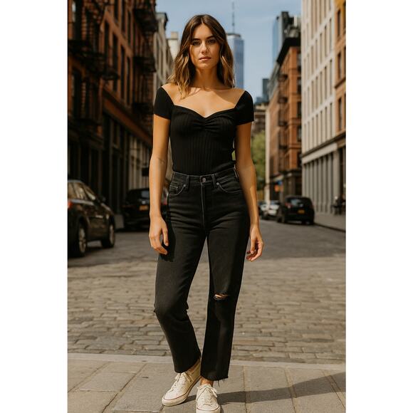 Levis Premium Women 25 Black Wedgie Straight Fit Jeans Distressed Raw Hem J16-9 - Picture 1 of 11